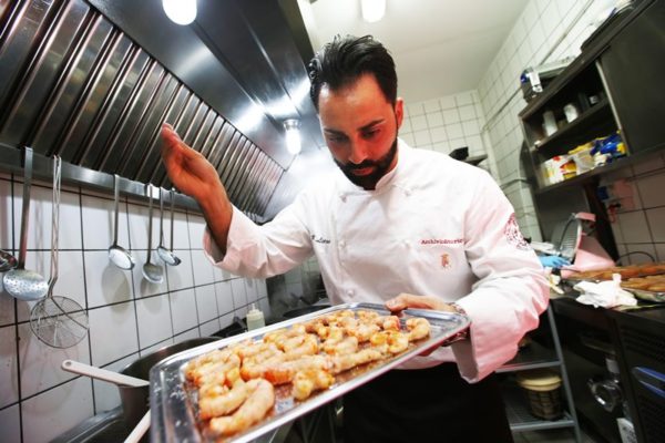 chef-Roberto-Lepre-a-lavoro-600x400