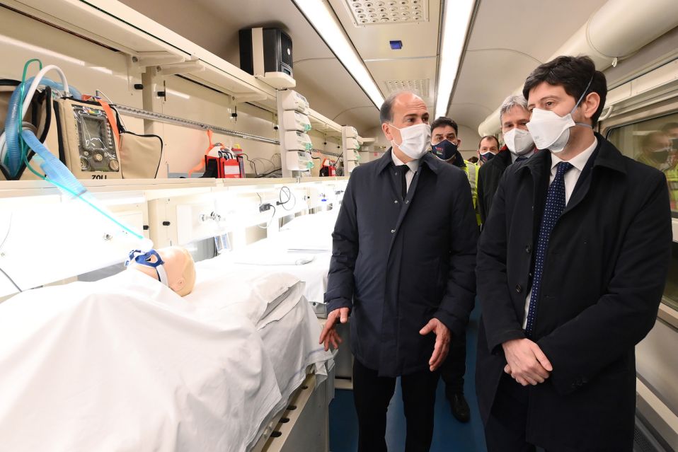 Foto Alfredo Falcone - LaPresse 08/03/2021 Roma ( Italia) Presentazione Treno Sanitario e Hub Vaccinale Roma Termini Insieme per la Ripartenza del Paese nella foto: Gianfranco Battisti, AD Ferrovie dello Stato, Roberto Speranza  Foto Alfredo Falcone - LaPresse 08/03/2021 Rome ( Italy) Presentation of the Health Train and Vaccinal Hub Roma Termini Together for the Restart of the Country In the pic: Gianfranco Battisti, AD Ferrovie dello Stato, Roberto Speranza