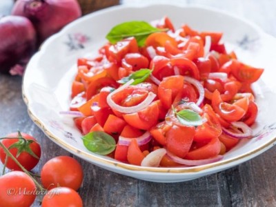 insalata-di-pomodori-alla-siciliana-2-720x540-1-696x522