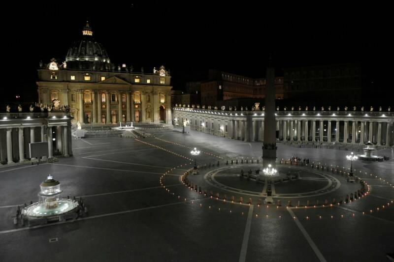 papa-francesco-via-crucis-venerdi-santo-2020-in-piazza-san-pietro-deserta-coronavirus-121959